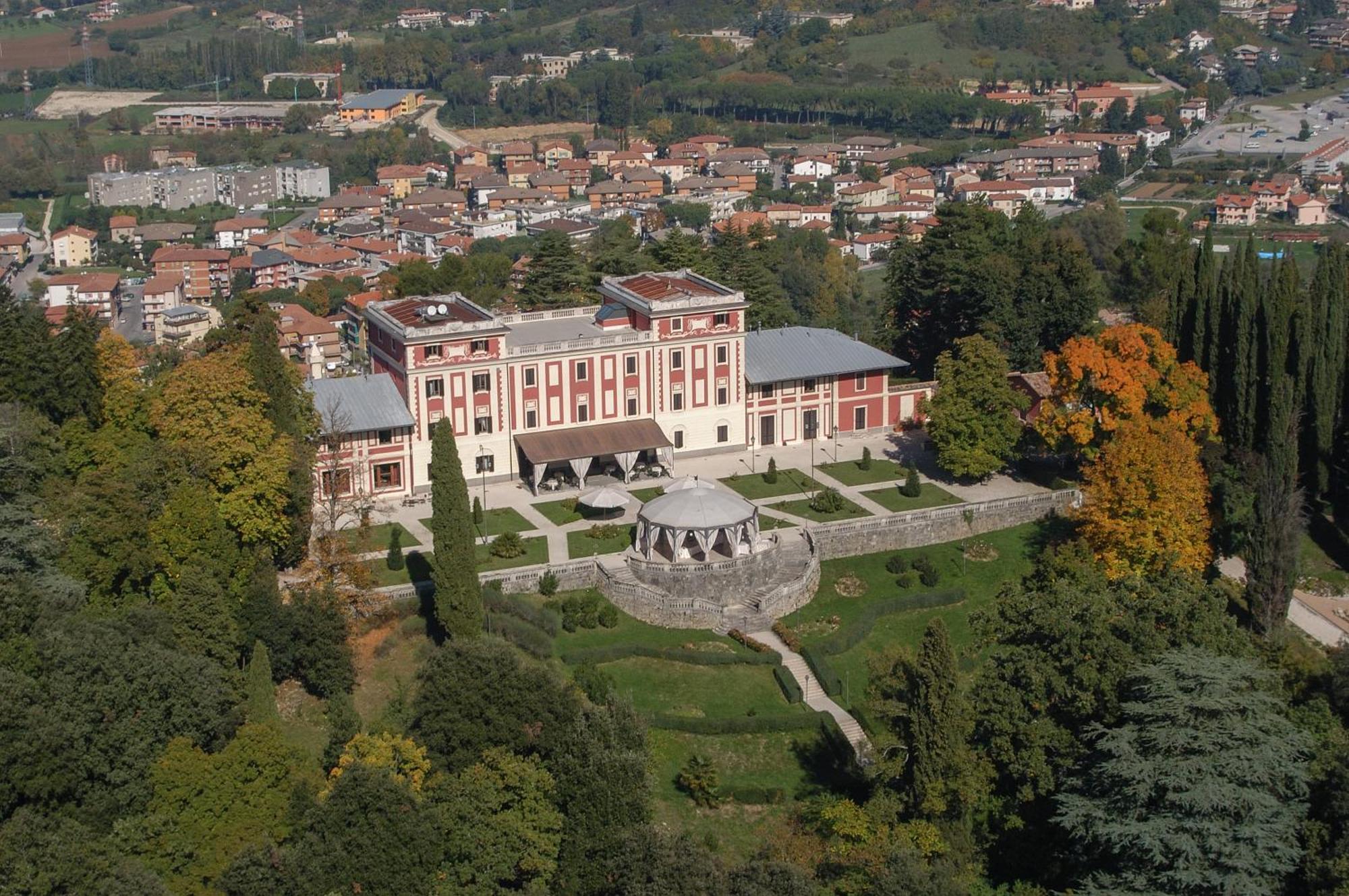Park Hotel Villa Potenziani Риети Екстериор снимка